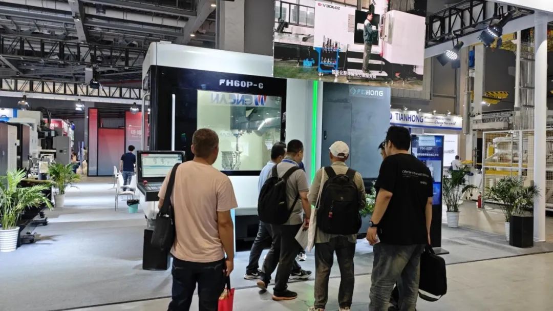 202471292224880 ÎåÖáÁª¶¯Ï³³µ¸´ºÏ¼Ó¹¤ÖÐÐÄ